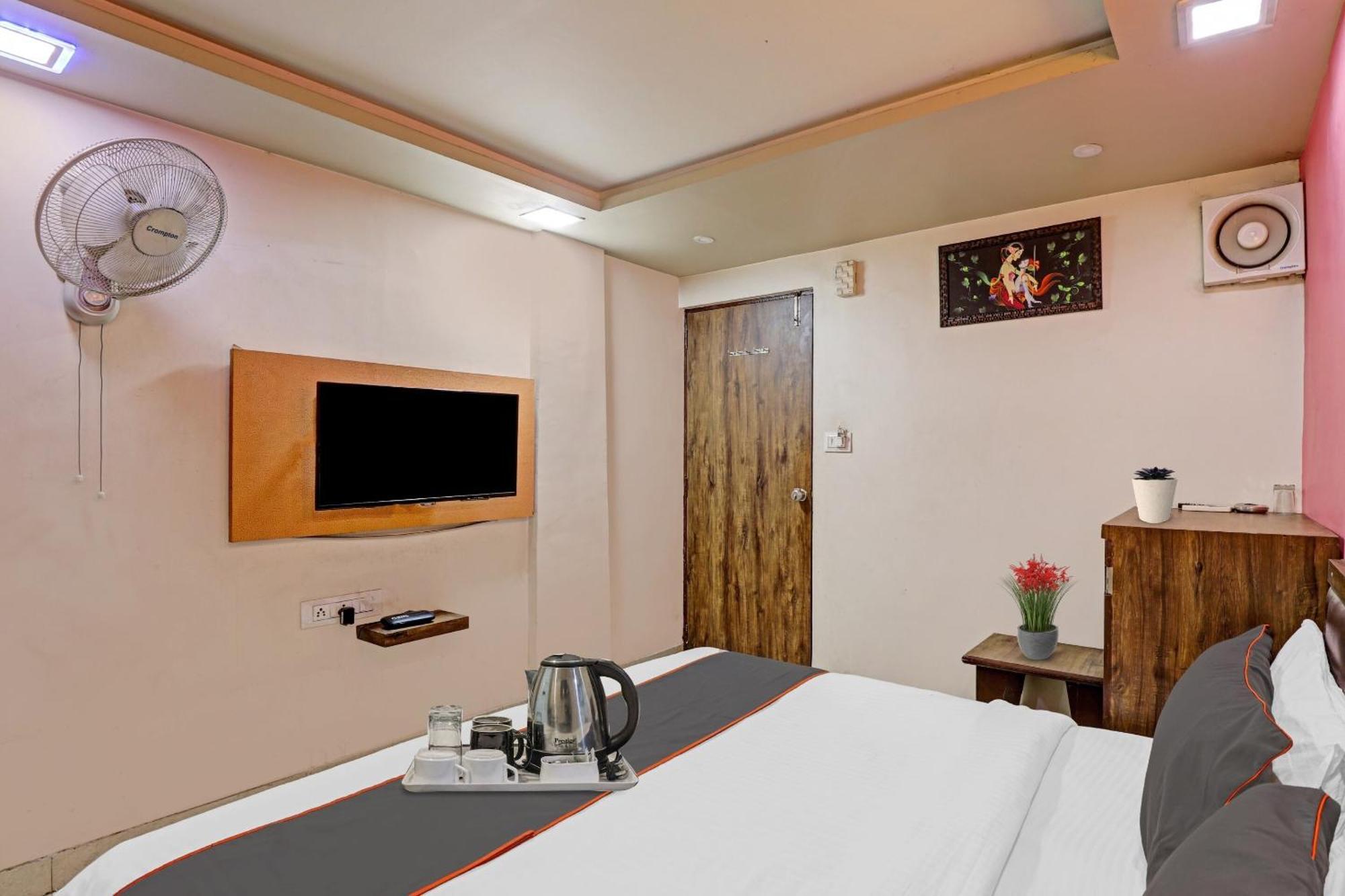 Hotel O Royal Ahmedabad Exterior photo