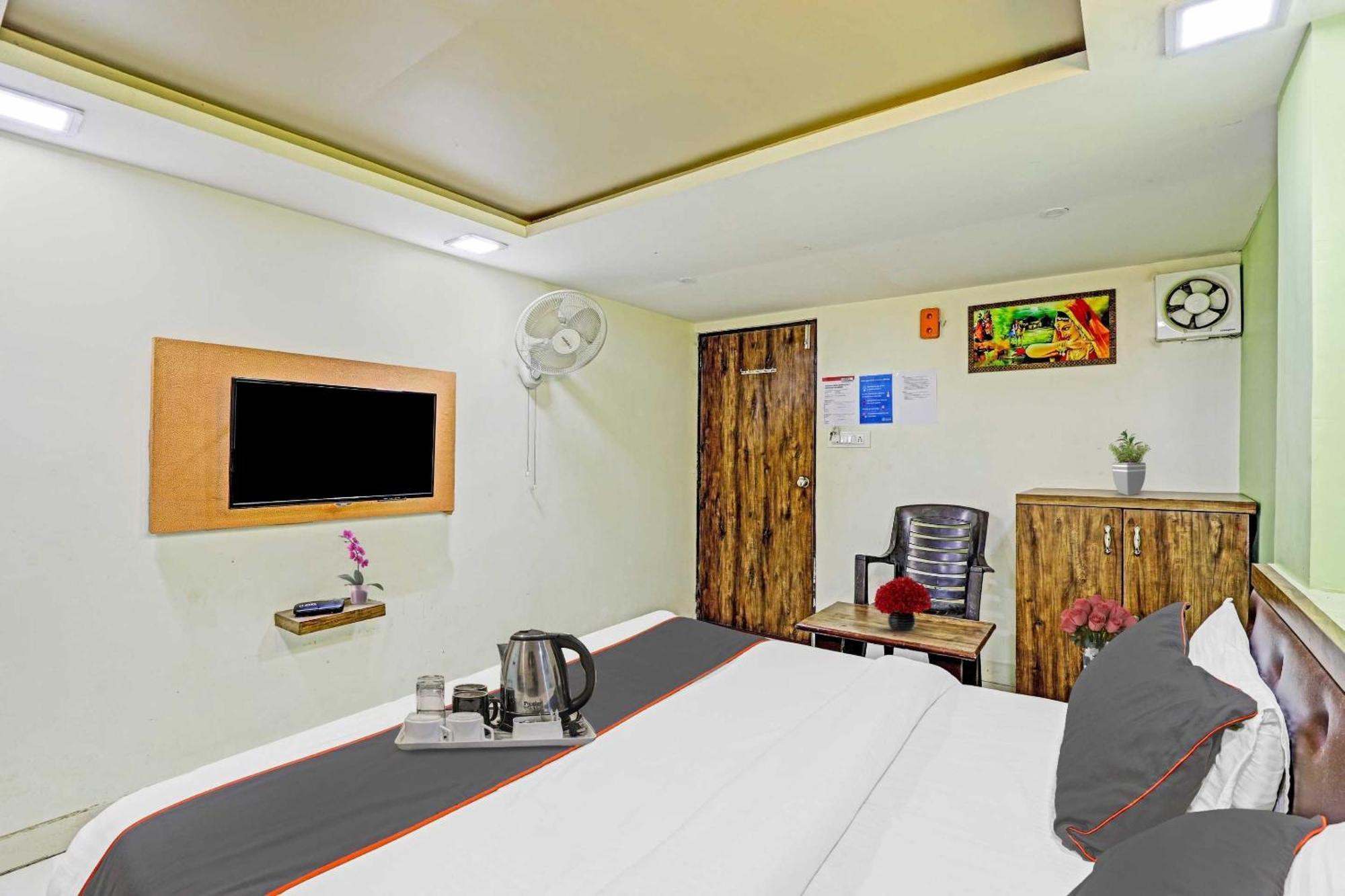 Hotel O Royal Ahmedabad Exterior photo