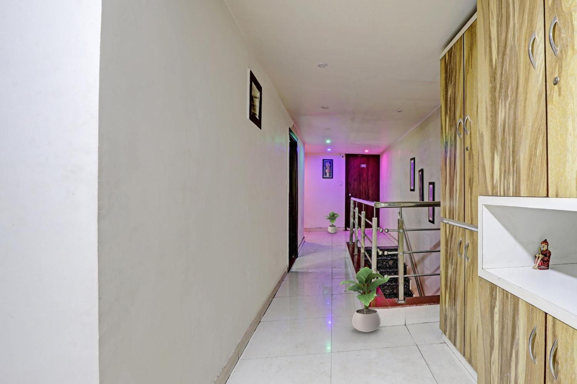 Hotel O Royal Ahmedabad Exterior photo