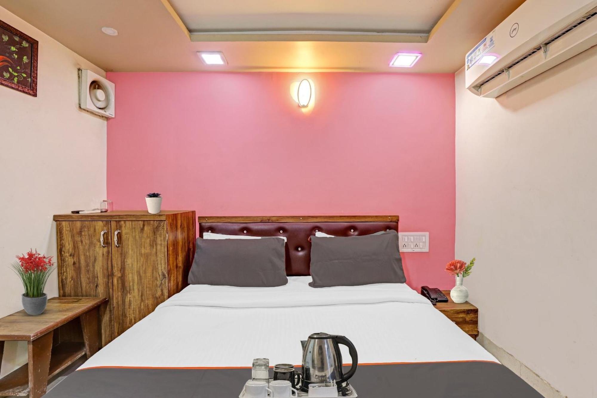 Hotel O Royal Ahmedabad Exterior photo