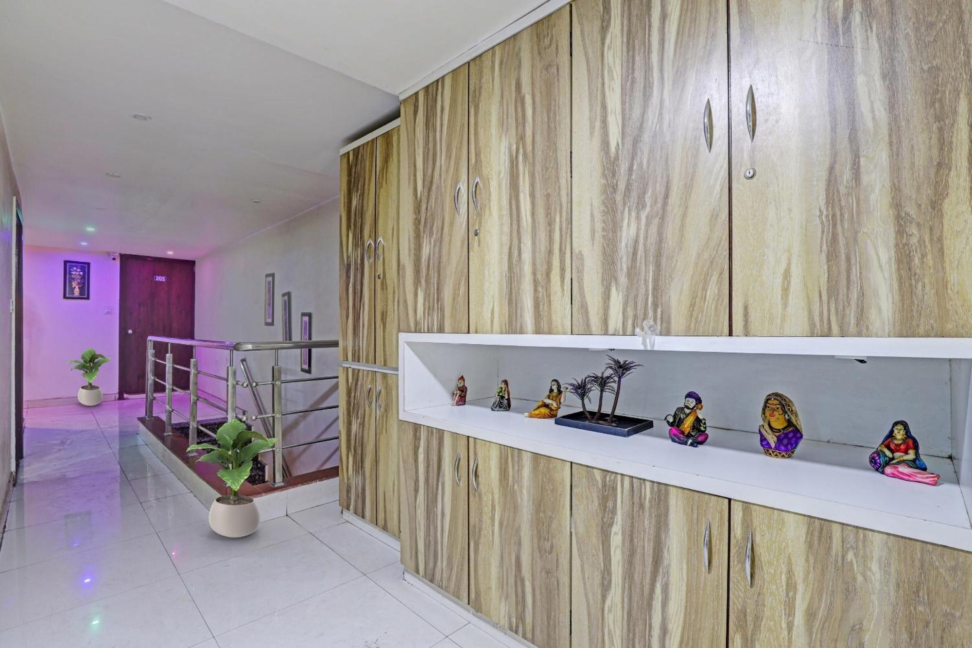 Hotel O Royal Ahmedabad Exterior photo